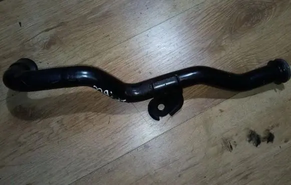Opel Vivaro EGR valve line/pipe/hose