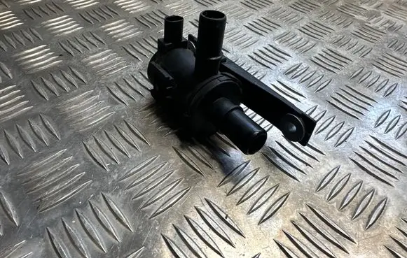 BMW i8 Fuel line pipe 7378063