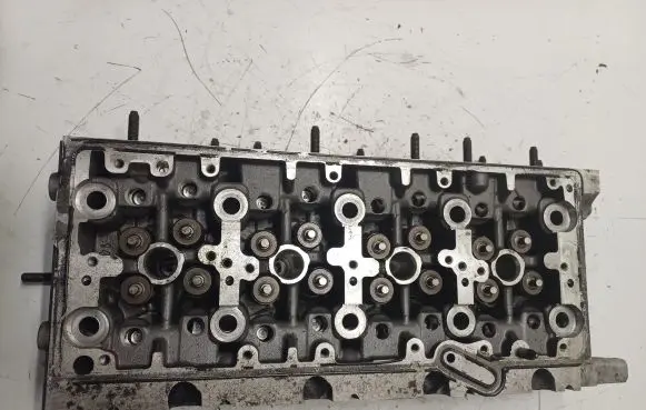 Volkswagen Touran II Engine head 04L103373E