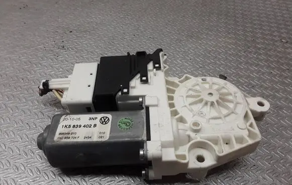 Volkswagen Jetta V Rear door window regulator motor 1K5839402B