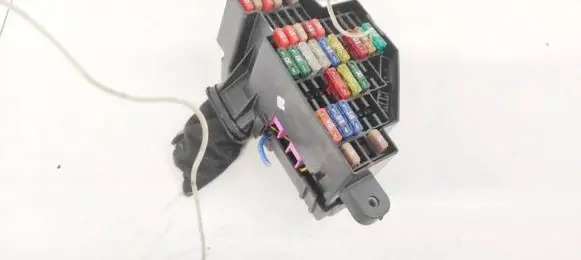 Volkswagen Golf V Fuse box set