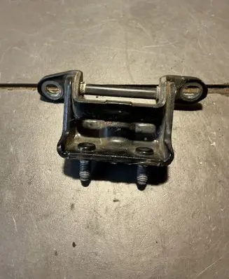 Nissan X-Trail T31 Front door lower hinge
