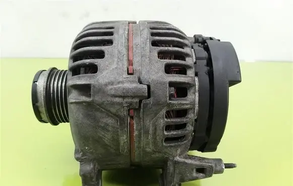 Audi A4 S4 B5 8D Generator/alternator 028903029B