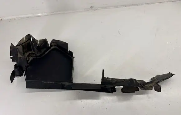 Chrysler Pacifica Intercooler air guide/duct channel 68229144AD 68229144AC