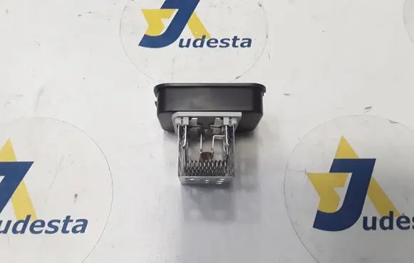 Opel Zafira B Coolant fan relay 13200646