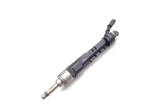 Mercedes-Benz A W176 Fuel injector A2820700087 166002932R