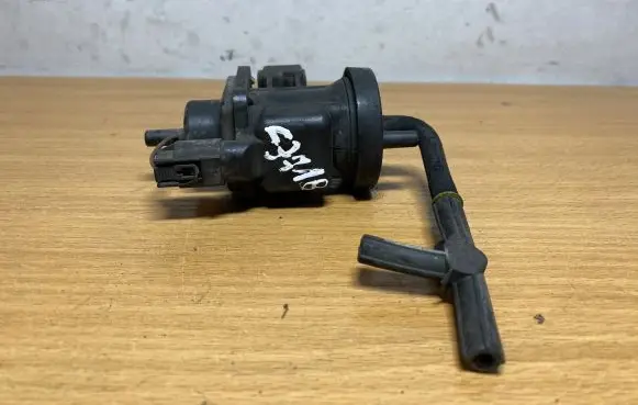 Mercedes-Benz E W210 Turbo solenoid valve A0005450527 C3718