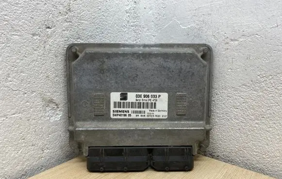 Seat Ibiza III (6L) Engine control unit/module 03E906033P 5WP4019605 3PE4729