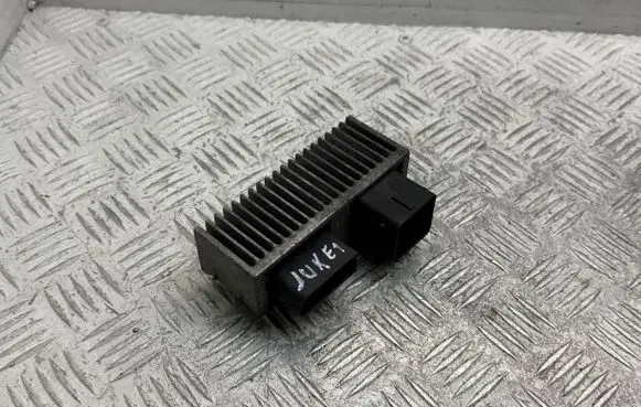 Nissan Juke I F15 Glow plug pre-heat relay 1106700Q0H 271206395R