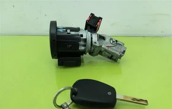 Renault Clio III Ignition lock 2167388472