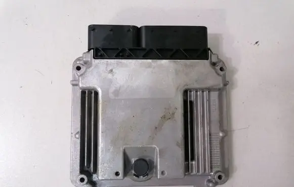 BMW X3 F25 Engine control unit/module 8572418