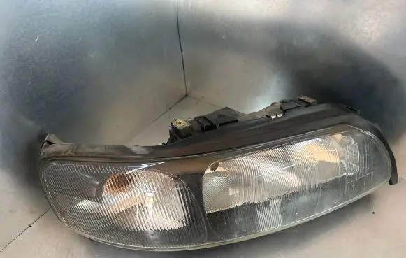 Volvo V70 Headlight/headlamp