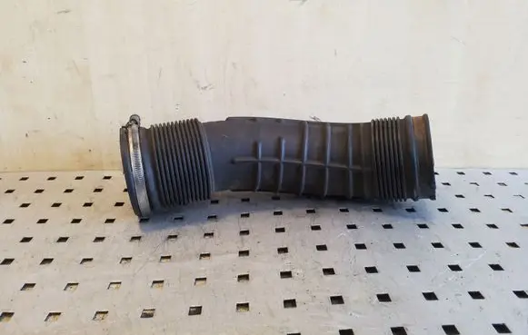 Volvo XC60 Turbo air intake inlet pipe/hose 6898050