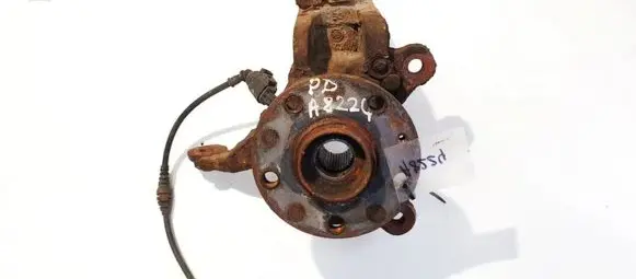 Volkswagen Golf V Front wheel hub
