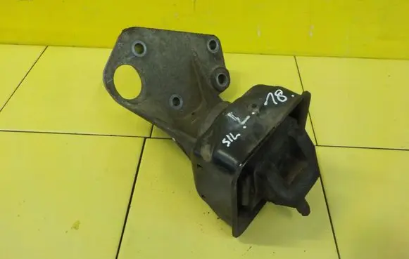 Ford Transit Engine mounting bracket 