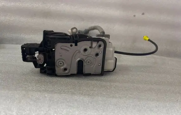 Volvo XC90 Front door lock 31349894