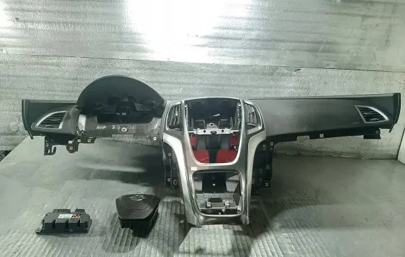 Opel Astra J Dashboard
