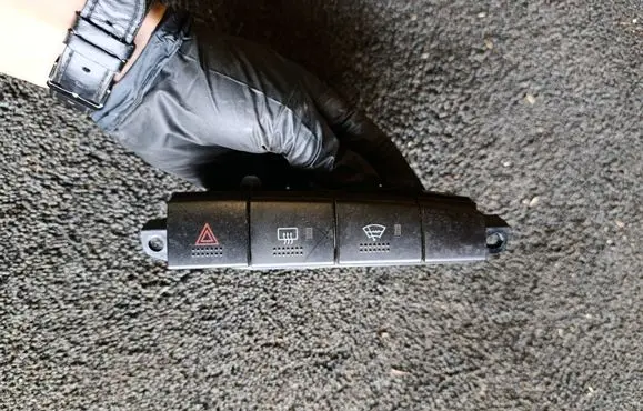 Toyota Avensis T220 Hazard light switch 5544620120