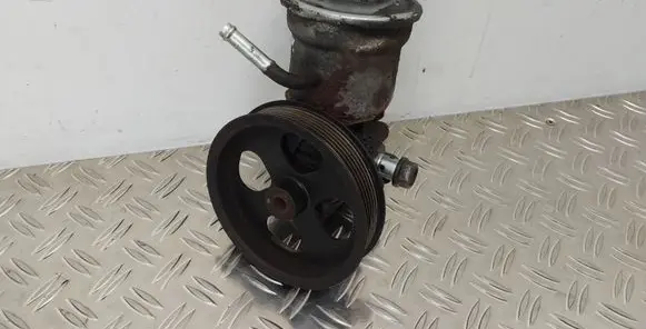 Toyota Corolla Verso AR10 Power steering pump