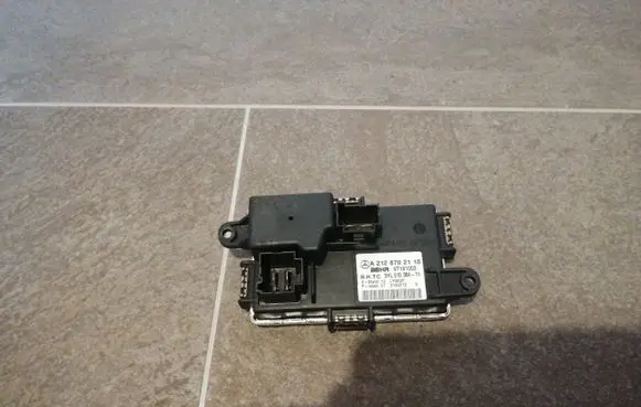 Mercedes-Benz E W212 Heater blower motor/fan resistor A2128702110 V7191003