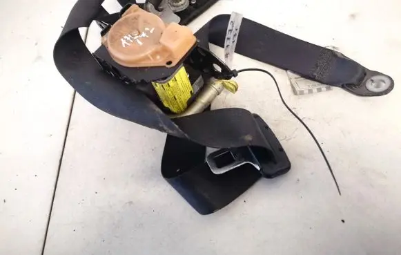 Toyota Avensis Verso Front seatbelt tkab2ef591p tk-ab2-ef591-p