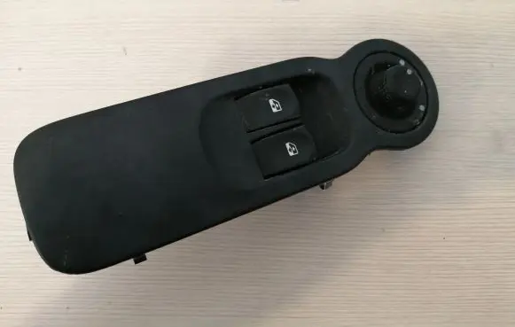Renault Modus Electric window control switch 8200277630A 8200277630