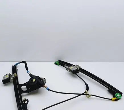 Volkswagen Golf III Front door manual window regulator 1H0837402B