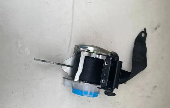 BMW 8 G15 Rear seatbelt 310515799228 3063559
