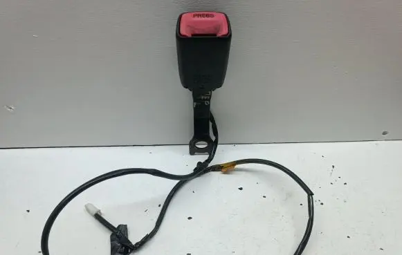 Mitsubishi Lancer VIII Front seatbelt buckle E034501 B480