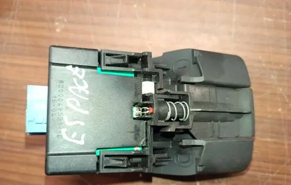 Renault Espace - Grand espace IV Hand parking brake switch 8200048591