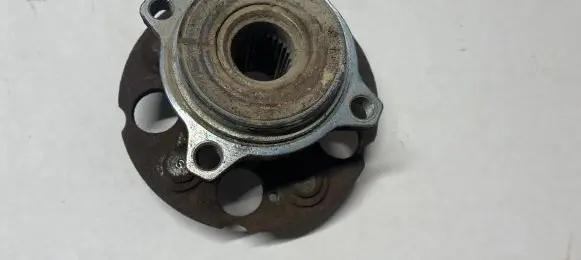 Honda CR-V Rear wheel hub