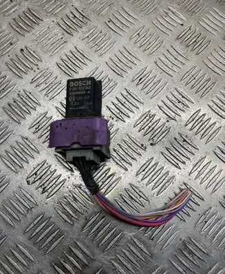 Renault Latitude (L70) Glow plug pre-heat relay 0281003045 8200585956B