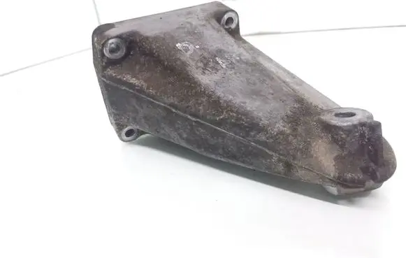 Mercedes-Benz C W203 Engine mounting bracket A6112230804