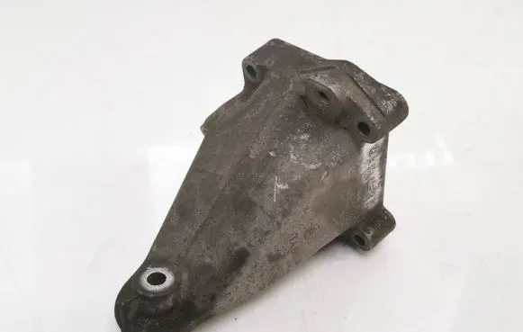 Mercedes-Benz E W211 Engine mounting bracket A2712230904