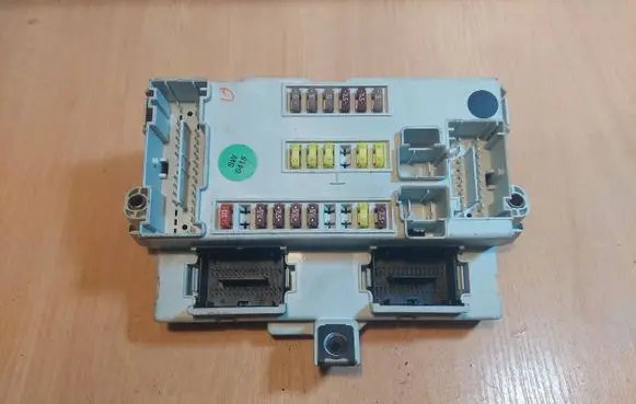 Fiat 500 Central body control module 52007598 10R-041061 116RI000030