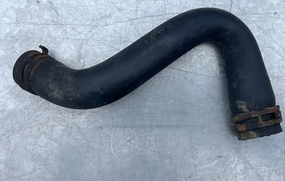 Mercedes-Benz Sprinter W906 Engine coolant pipe/hose A9065010682