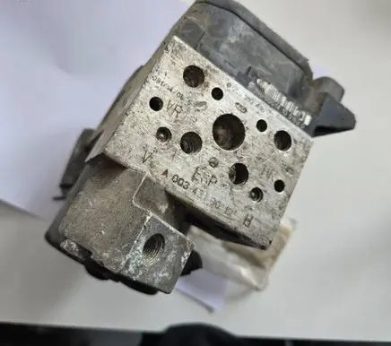 Mercedes-Benz E W212 ABS Pump 0265202436 A0034319012