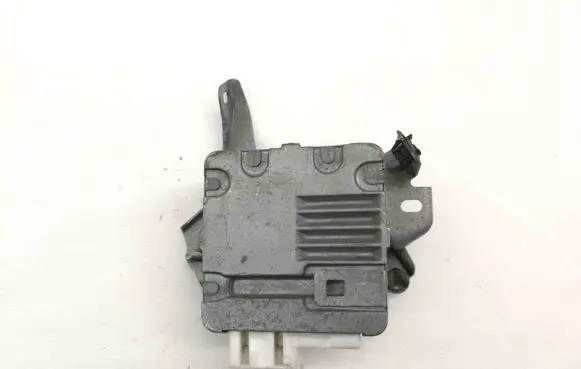 Toyota Yaris Other devices 6900001081