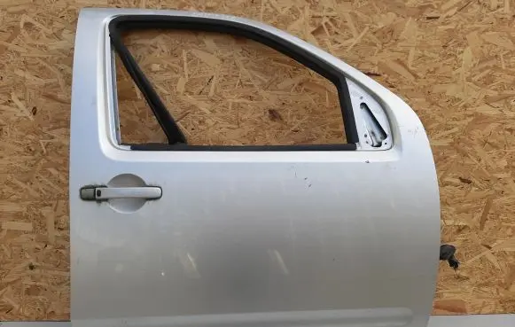 Nissan Pathfinder R51 Front door
