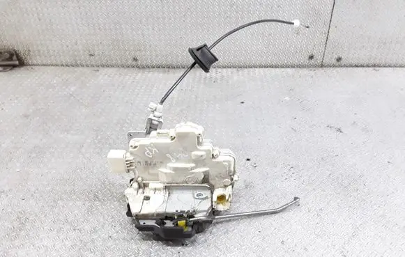 Audi A4 S4 B7 8E 8H Front door lock 8E1837015AA