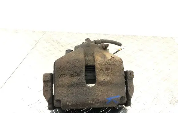 Volkswagen PASSAT B7 Front brake caliper