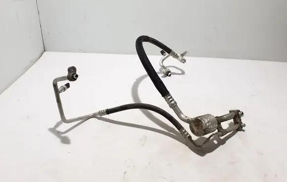 Chevrolet Silverado Air conditioning (A/C) pipe/hose 85104116