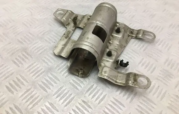 Volvo XC90 Fuel filter bracket/mount holder 31452243