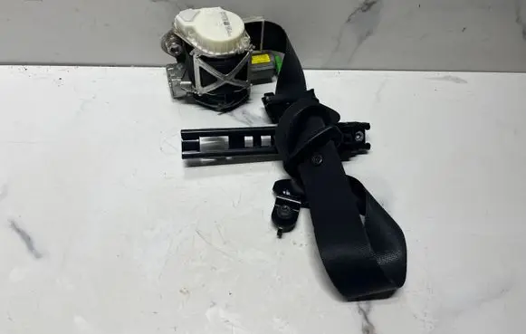 Mercedes-Benz C W204 Rear seatbelt A2048605785