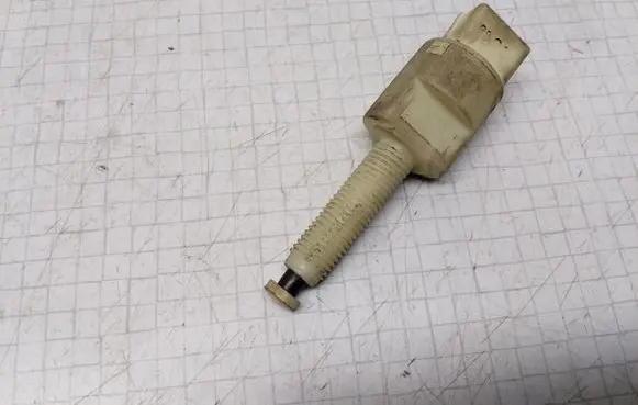 Volkswagen PASSAT B5.5 Brake pedal sensor switch 4A0945515A