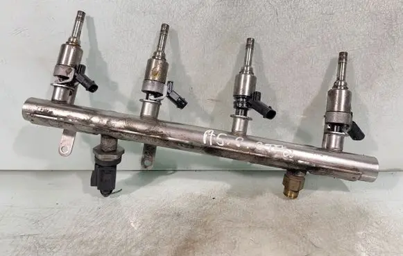 Audi A5 8T 8F Fuel injector 0261500076 06j906051b 06j133317j