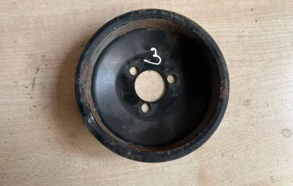 Opel Astra H Water pump pulley 24405900