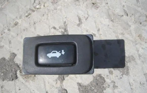 Lexus LS 460 - 600H Tailgate opening switch 15C081
