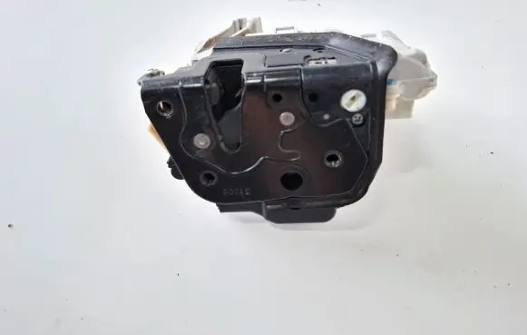 Audi A6 S6 C6 4F Rear door lock 4F0839016