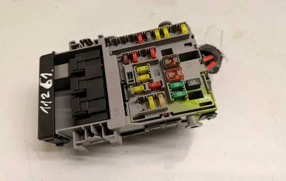 Opel Insignia A Fuse module 13222786